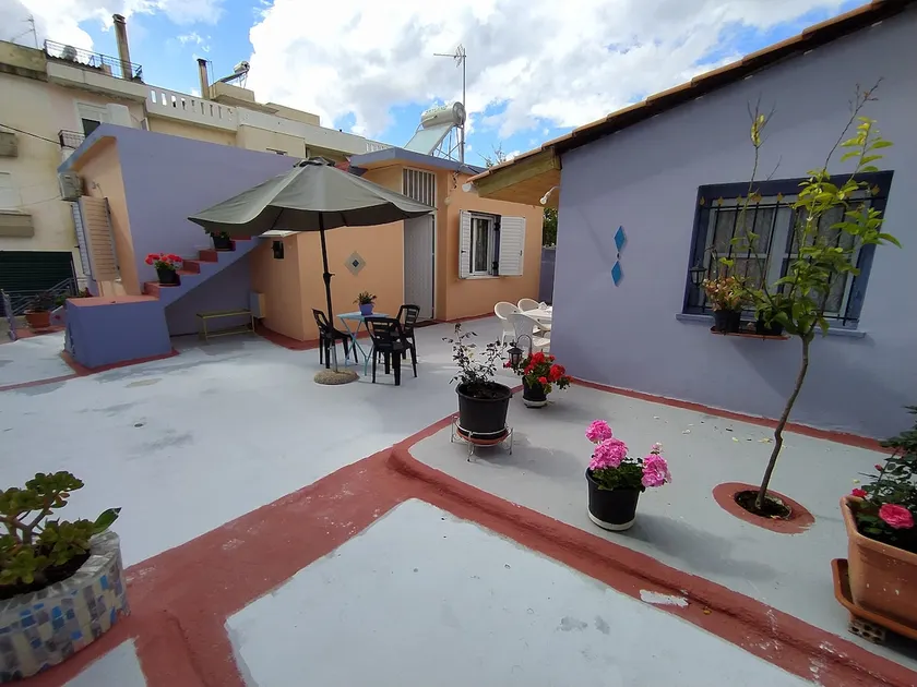 Traditional detached house with yard in Kalamata - Image 1
