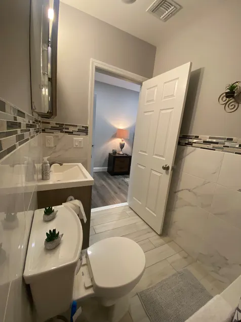 Living room + equipped kitchen | Fast Wi-Fi and parking - Image 1