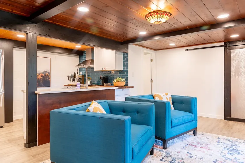 Logger Creek Walkout~ Waterfront Getaway - Image 1