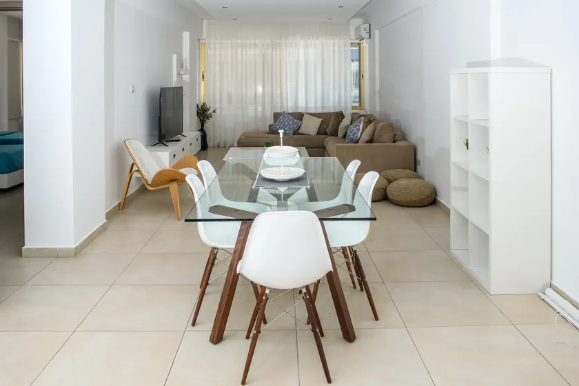 Nayla’s Central 2 Bedroom Apartment Nearby Beach - Image 1