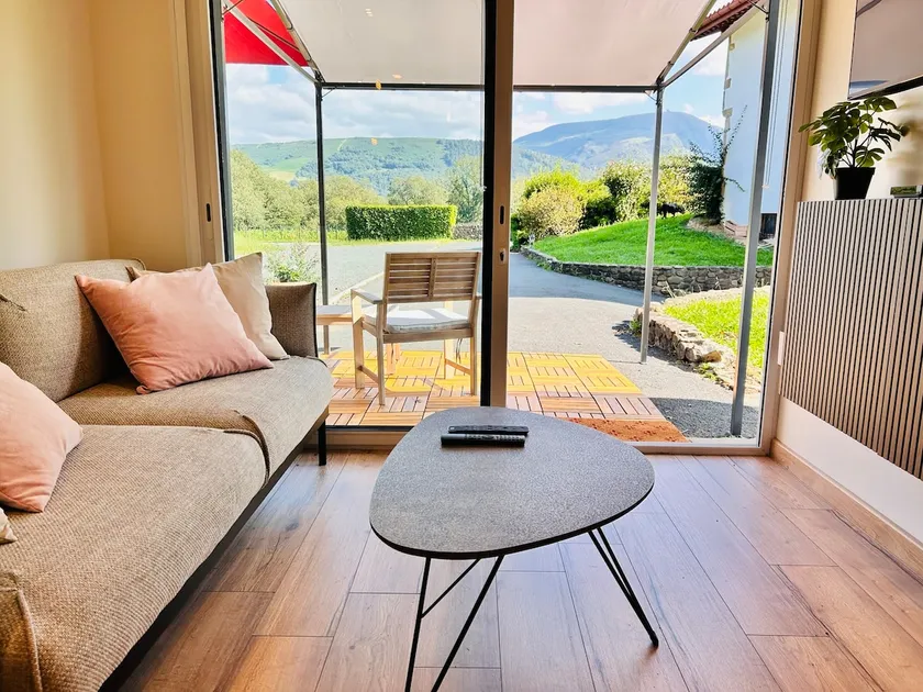 Apartment facing the mountains - Image 1