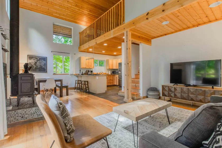 Cozy Mt Baker Cabin w/ Hot Tub + Fire Pit - Image 1