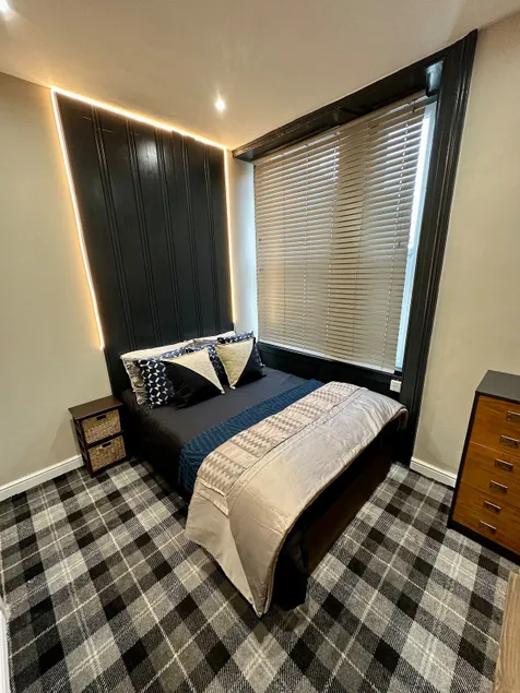 2 bed City apartment with cinema & parking sleeps4 - Image 1