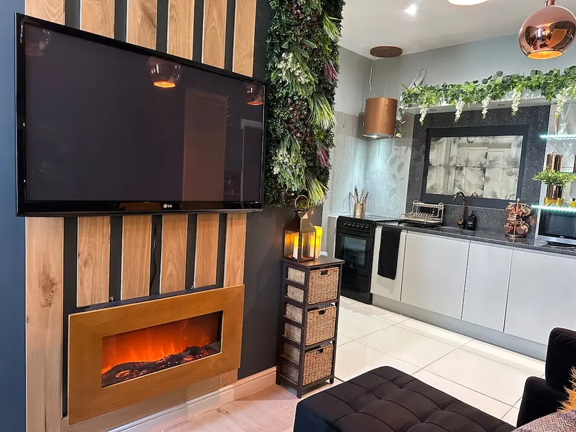 City apartment with cinema and parking (sleeps 4) - Image 1