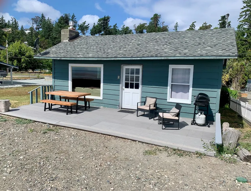 Cozy Beach Front Cabin w/ Views - Image 1
