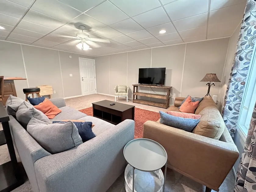 Roomy Basement Apt w/Bar/Billiards/near DT Buford - Image 1