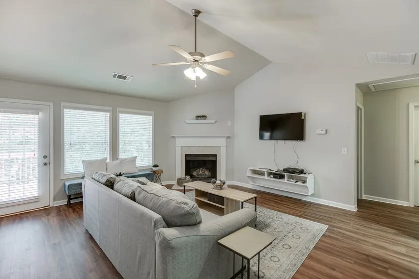 Spacious ranch home near Buford - Image 1