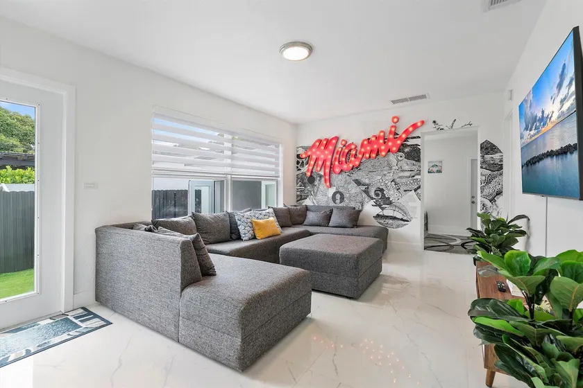 100% Miami 5 bedroom - Image 1