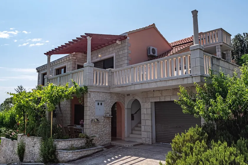 Lara Apartment - Image 1