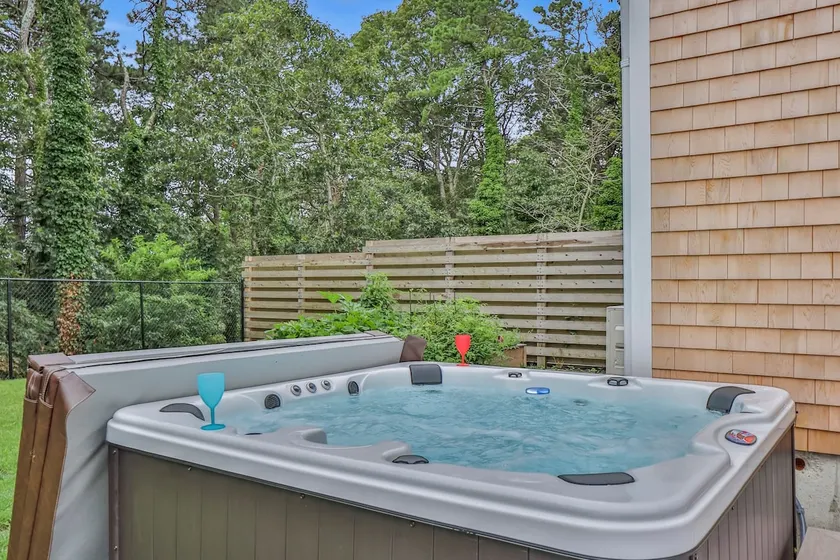 Priv. Hot Tub-King Bed-Fireplace-Season pond view - Image 1