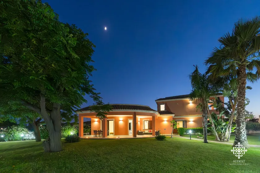 Villa Seaside - Beach Retreat with jacuzzi - Image 1