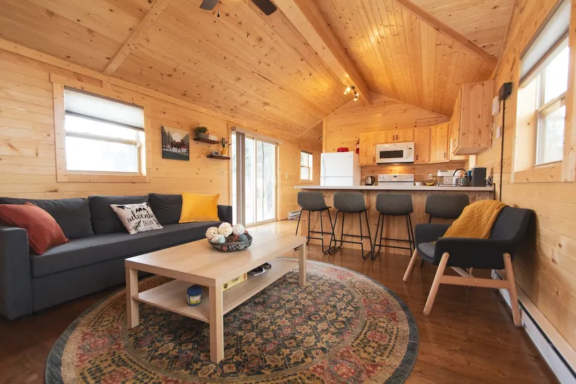 Peaceful & Cozy Cabin in Private Forbes Park - Image 1