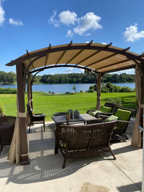 The lake house - Image 1