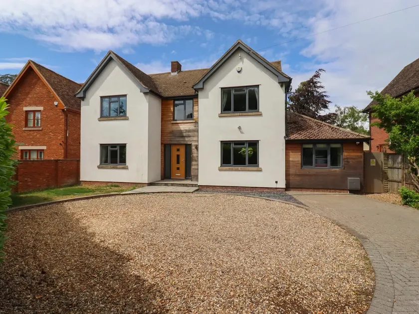 Beautiful home with hot tub near Cambridge - Image 1