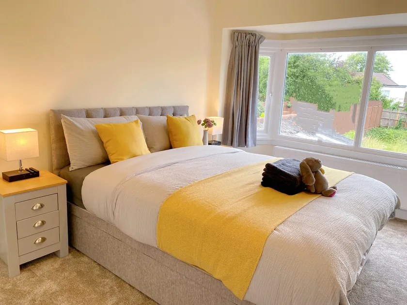 Beautiful Home, BHX Airport, NEC, King Size Beds ! - Image 1