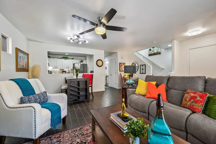 Modern Comfy 2BR2.5BA Home Garage Park Pool Access - Image 1