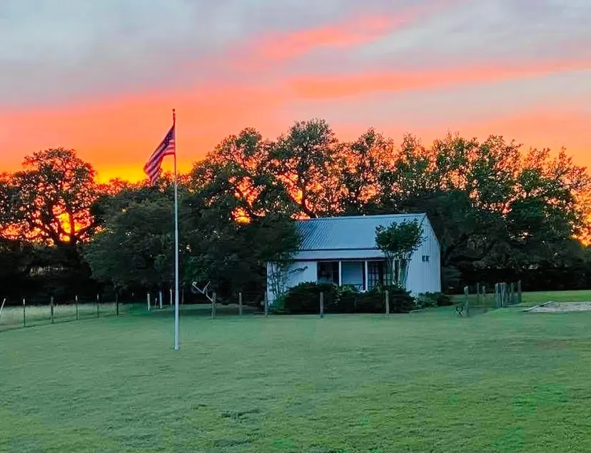 Round Top Area Cottage - Image 1