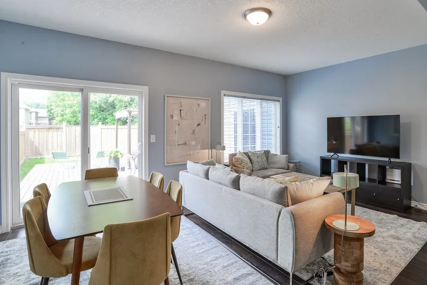 Orillia TwnHse Oasis w King Bed - Image 1