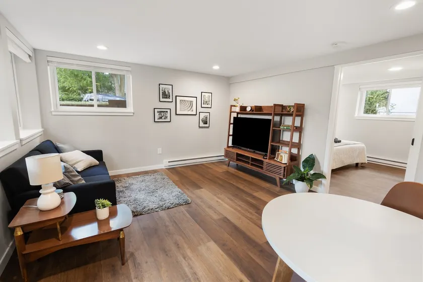 Mid Century King Suite, Close to Everything - Image 1