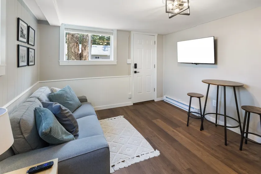 The Cordial Invite|Garden View|3 mins to Sanford - Image 1