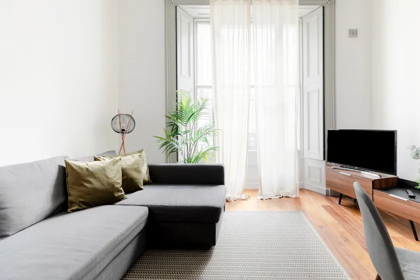 Deluxe Kensington Apartment With Balcony - Image 1