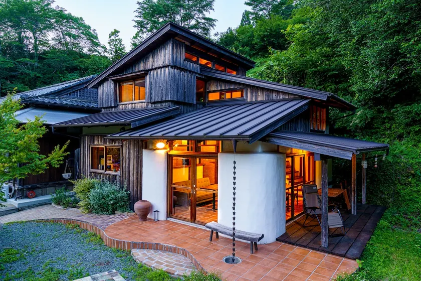 Hidden Art Stay in Nature — Private Retreat - Image 1