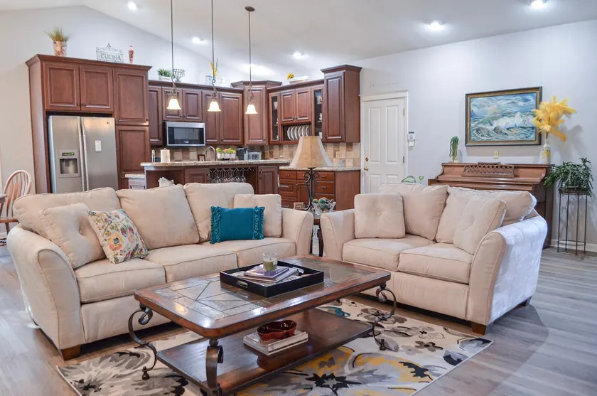 Your HOME Away from Home - In the HEART of Cali - Image 1