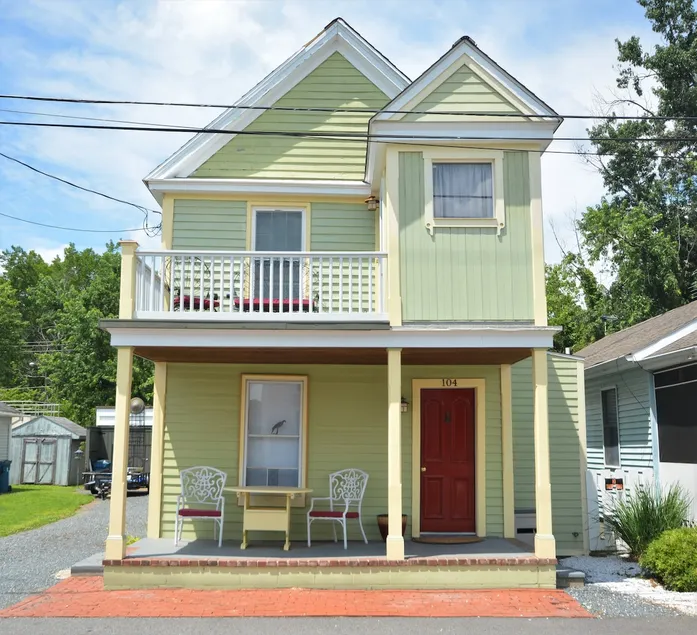 Shipwrights Cottage in Town! - Image 1