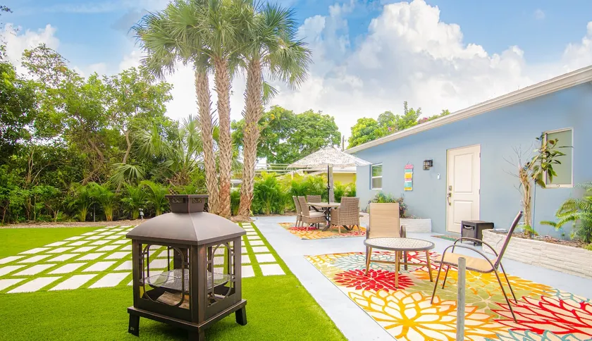 Extremely Private 2 bedroom 2 bath cottage close to beach and inlet bring boat lots of parking - Image 1