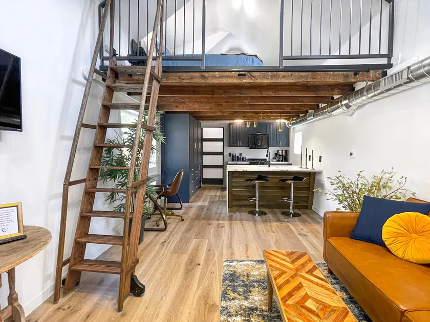 Walk to Cafes, Rustic/Charming TreeHouse! Denver - Image 1