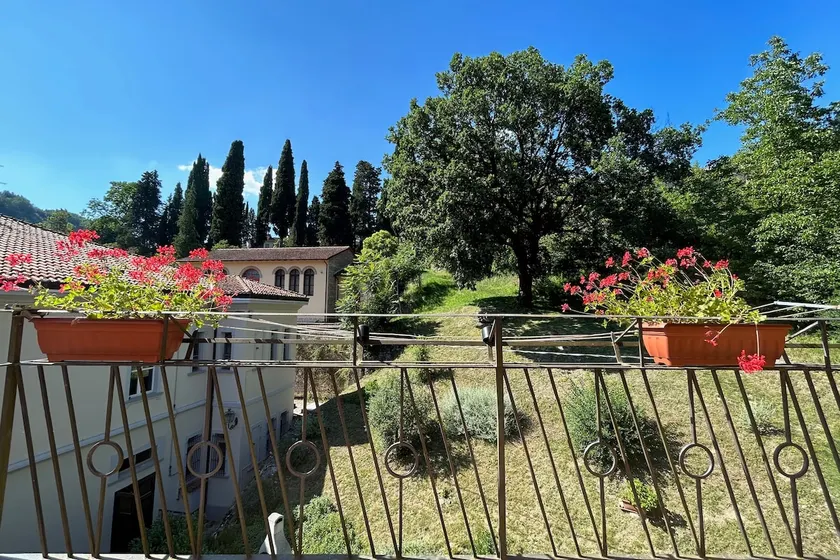 Apartment with two parks - Image 1