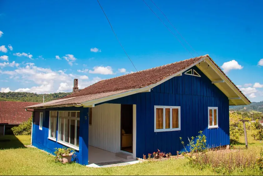 Blue House – Donner's Jump Retreat - Image 1