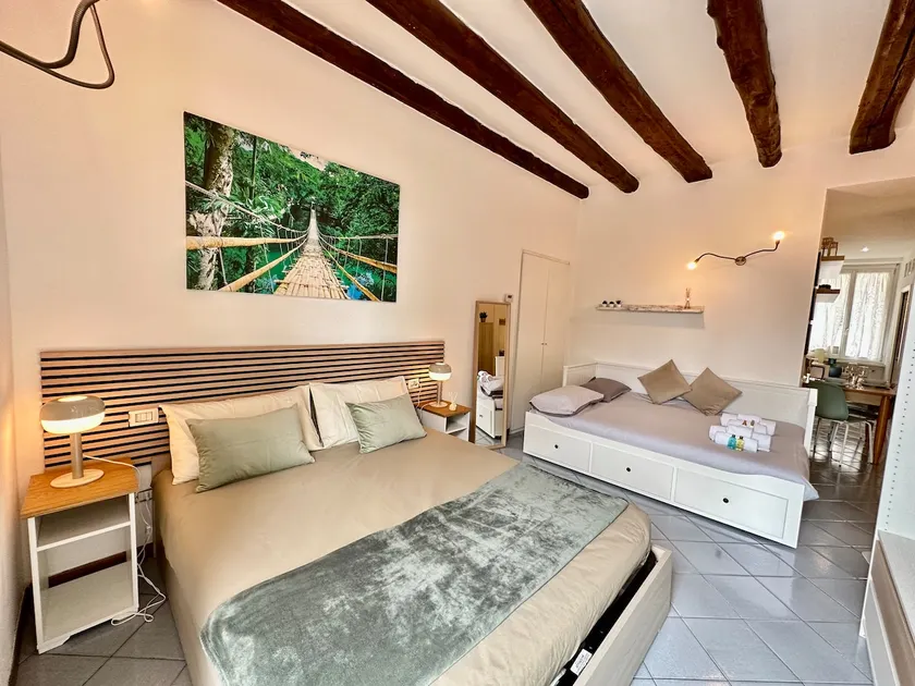 [Near Airport] LOFT University 4 beds - Image 1