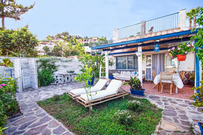 Seaside villa in Capo Vaticano - Image 1
