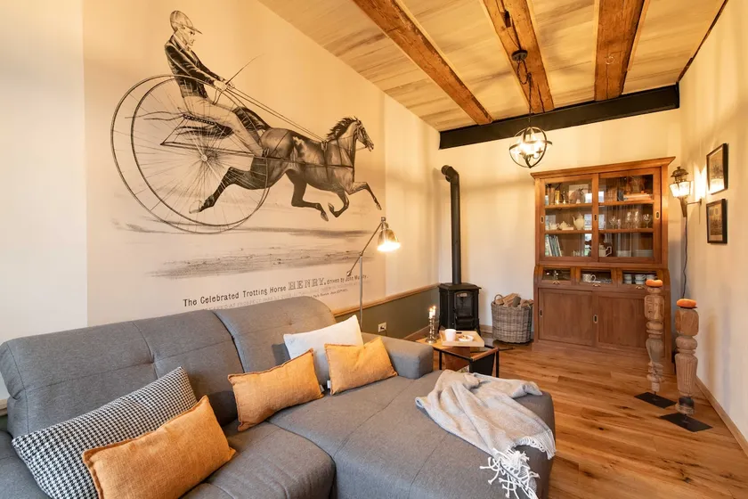 Coachman's room - Image 1