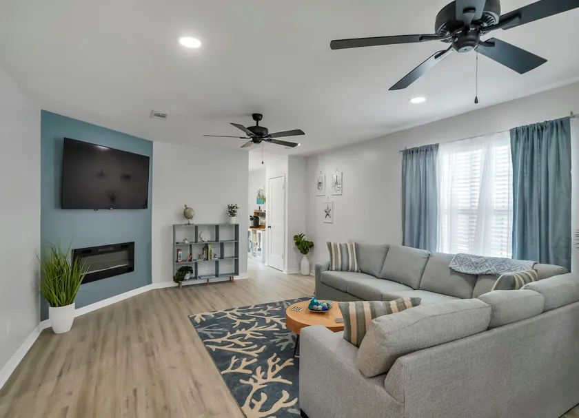 Stylish Coastal Home | 10min from Pensacola Beach! - Image 1