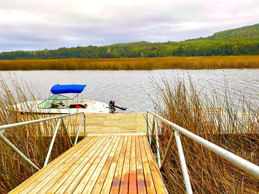 Isla Teja apartment with dock and parking - Image 1