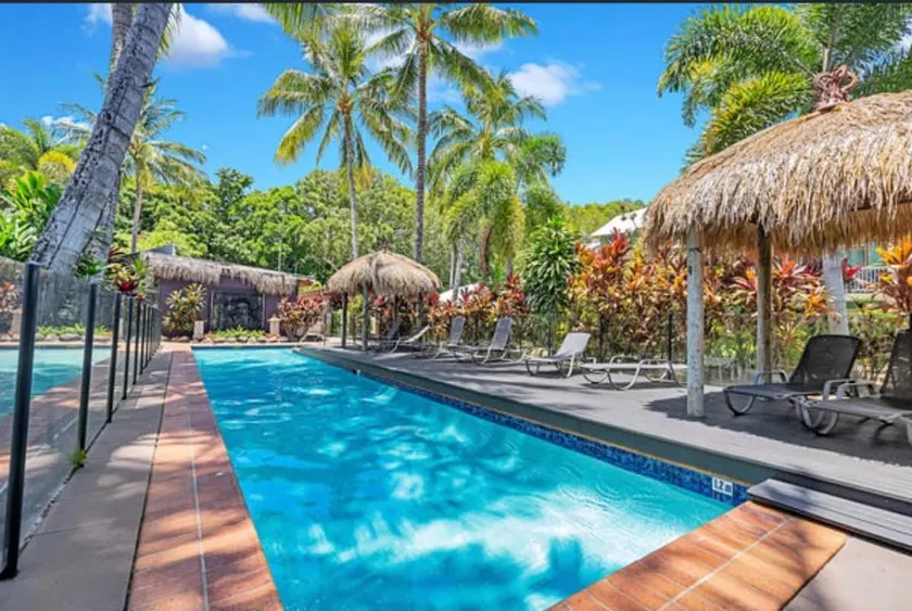 Relaxing 3BR Resort Apartment 500m to beach - Image 1