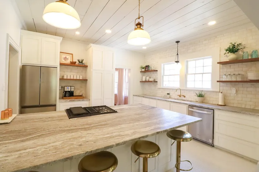 Downtown Riverside Oasis: Deck, Hot Tub & More! - Image 1