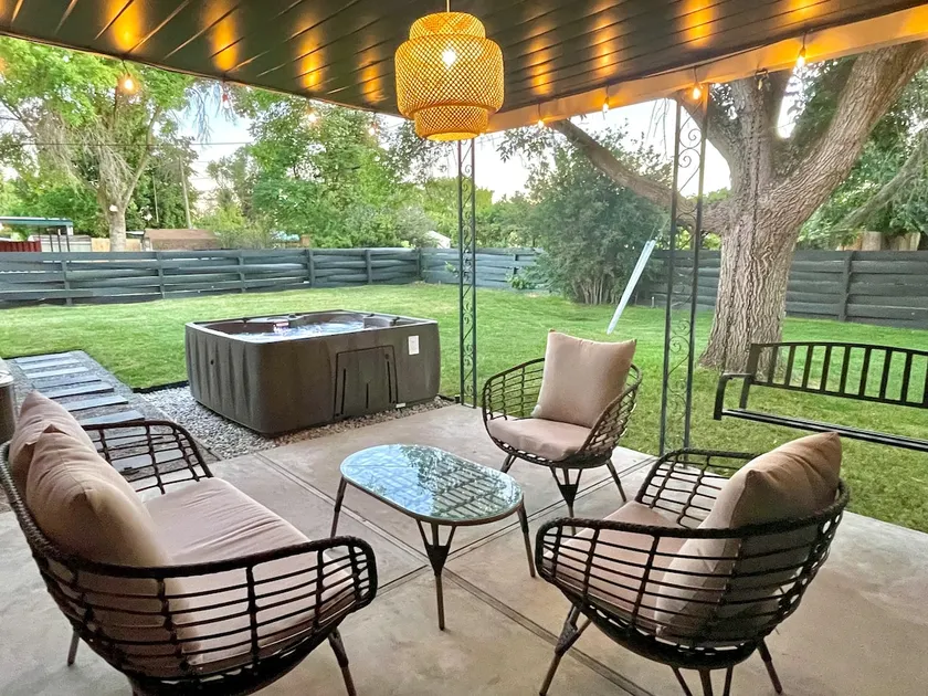 Hot Tub ~ Game Room ~ Media Room ~ USU .4 miles - Image 1