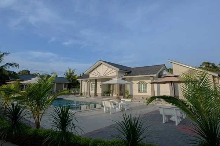 Villa Dracaena Melaka With Swimming Pool, Hill View and 20 minutes to Town - Image 1