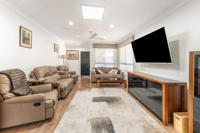 Highett Charm - Spacious modern 3 bedroom Unit - Image 1