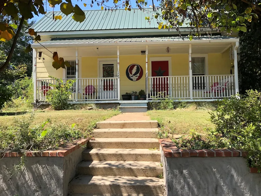 Charming Bohemian Cottage - Image 1