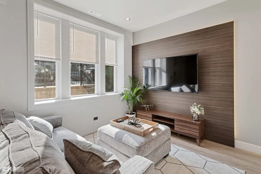 Wicker Park Walk-Up Condo - Image 1