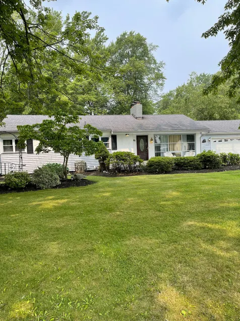 Lake Rd 4BR – Near Harbor & Geneva, Sleeps 10 - Image 1