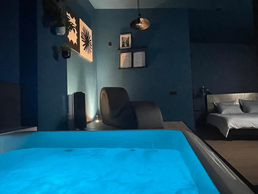 The Loft: Suite & Spa for couples - Image 1