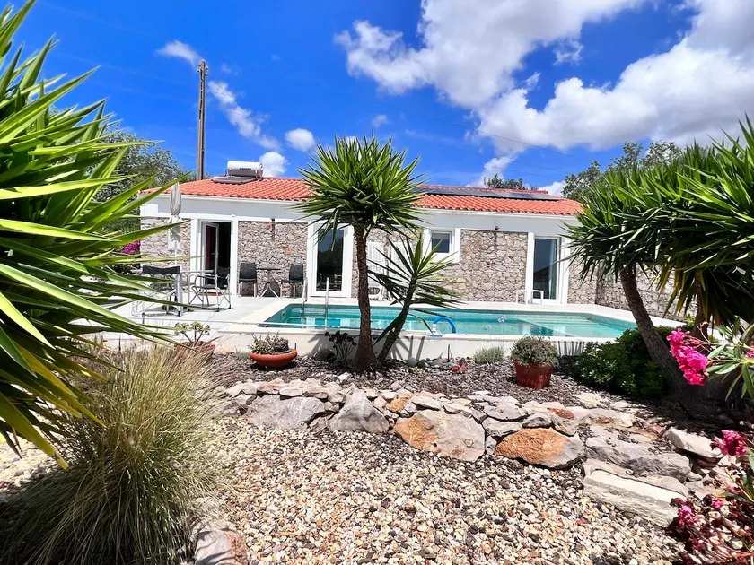 Typical quiet Algarve cottage - Image 1