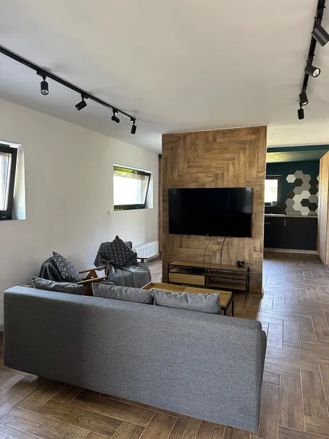Modern flat in a peaceful area - Image 1