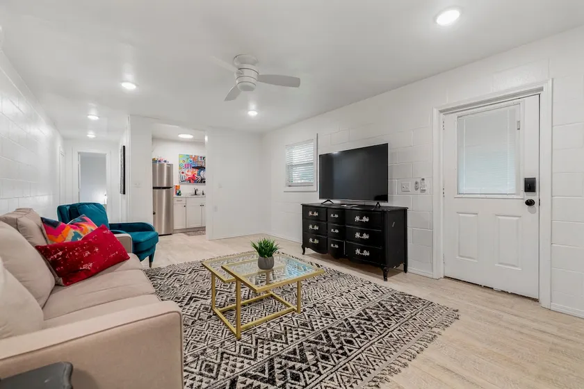 Private guest suite, sleep & bike, updated! - Image 1