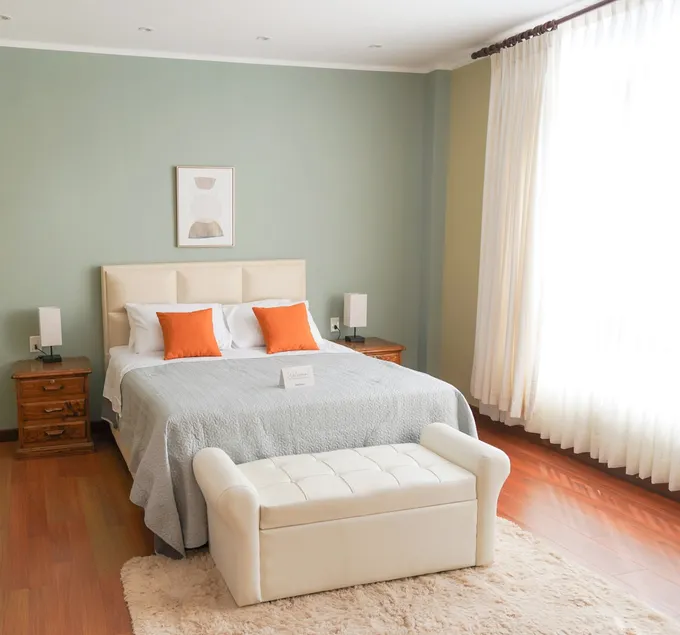Centrally located and modern apartment - Image 1